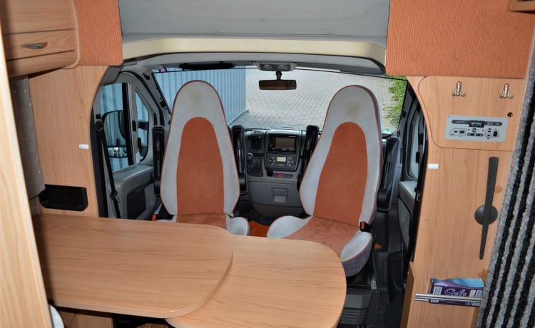 Mooie complete en zeer nette 4-persoons camper (Fiat Ducato Bürstner)