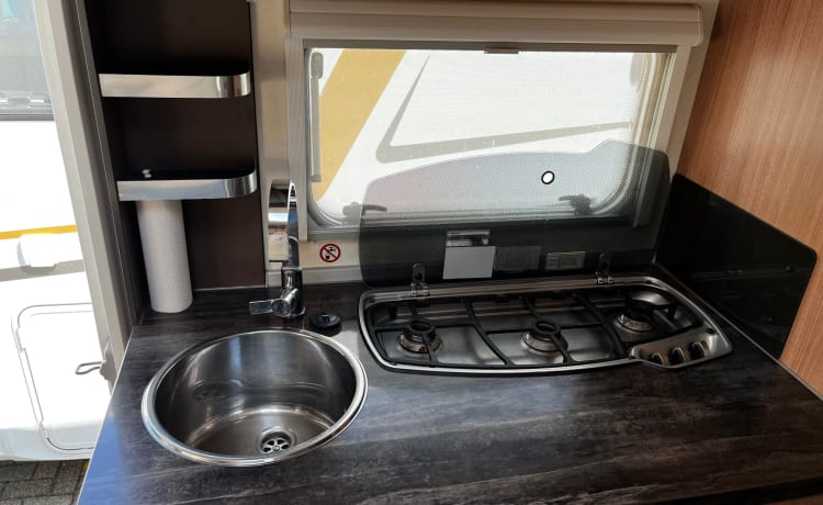 Knaus Sky traveller  600DKG Alcove Camper BJ 2015