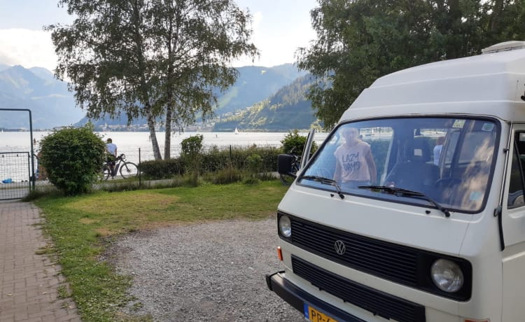 de witte bus – 2p Volkswagen campervan uit 1986