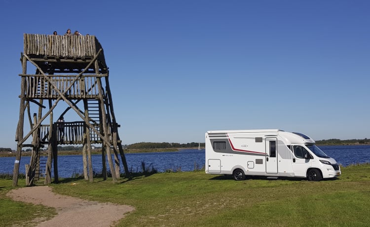 10 LMC T732 – Camper nr. 10 LMC (2020) handgeschakeld voor 2 personen