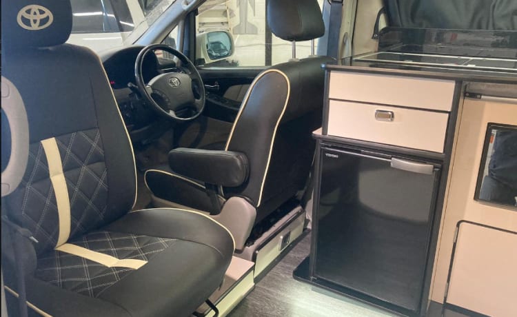 Luxe Toyota Alphard campervan