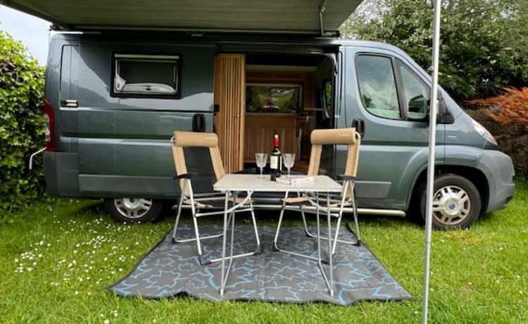 Voyager avec un camping-car attrayant et pratique pour 2 personnes