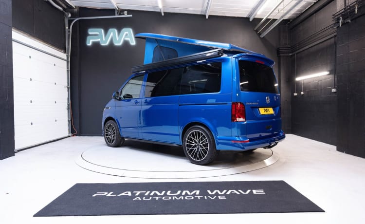 Racebus – 4-persoons Volkswagen campervan uit 2022