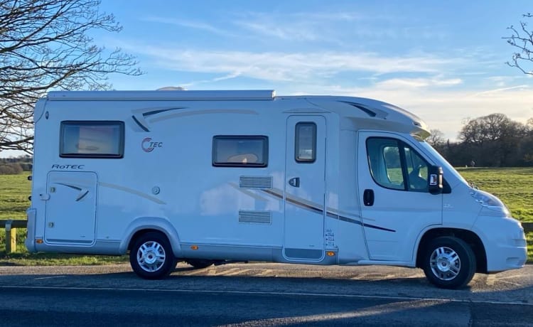 Rosie – Home from home 4 berth   TEC coach built in to 2013