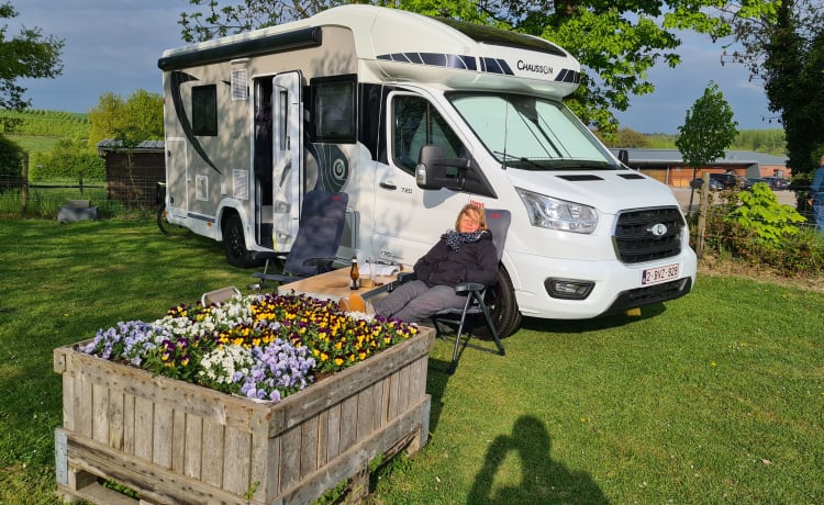 Volledig uitgeruste camper met ruime living