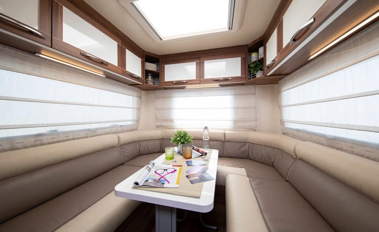 Jenny – 6 berth automatic Rollerteam 747