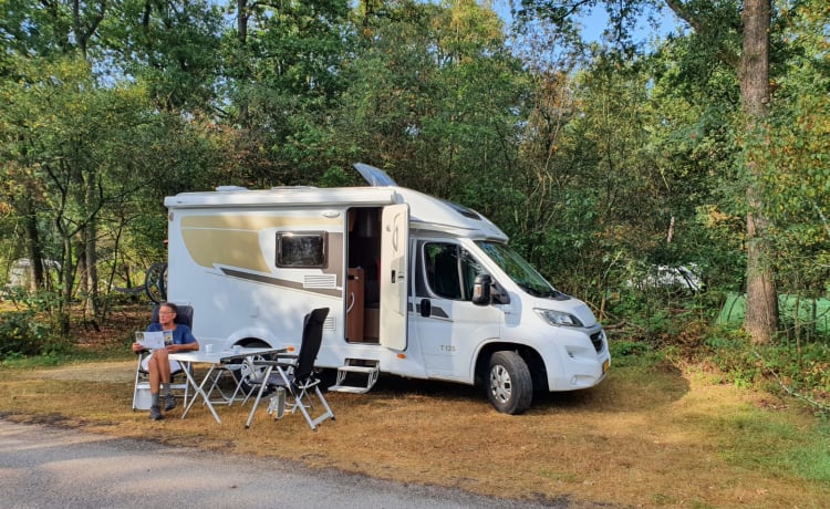 Genießen Sie unser kompaktes und sehr neues Luxus-Wohnmobil