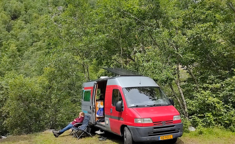 2p Peugeot campervan uit 1998