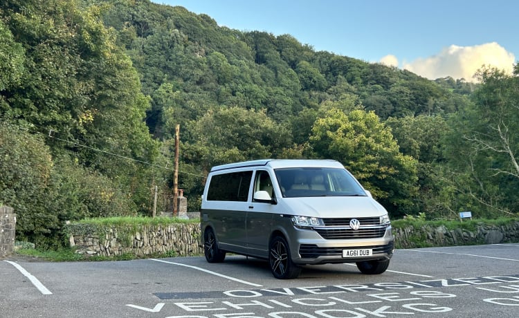 Aggi – Choisissez-moi, choisissez-moi !! 2021 (VW T6.1) avec nouvelle conversion prof - Devon. 