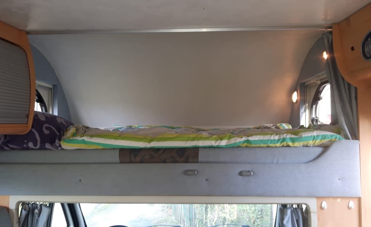 6-person Fiat with bunk bed, air conditioning, solar panels