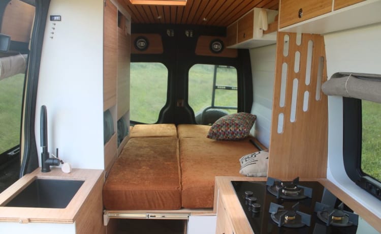 Lily – 2p Mercedes Benz off grid motorhome