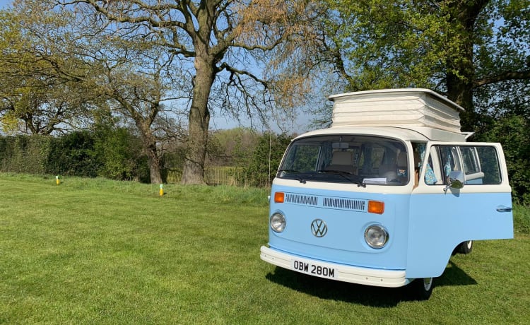 Bertie – Mieten Sie Bertie, unseren Volkswagen T2 Baywindow Campervan von 1973!