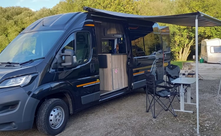 Pippa – 2 berth Peugeot campervan.