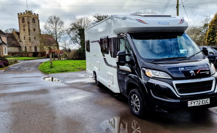 Riley – GLOEDNIEUWE luxe Elddis Evolution 196 camper met 6 slaapplaatsen