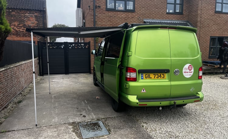 Opvallende VW T5.1 camper met 4 slaapplaatsen