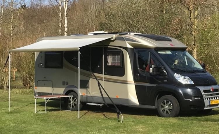 Moonlight – Camper semi-integrato Bürstner meravigliosamente confortevole