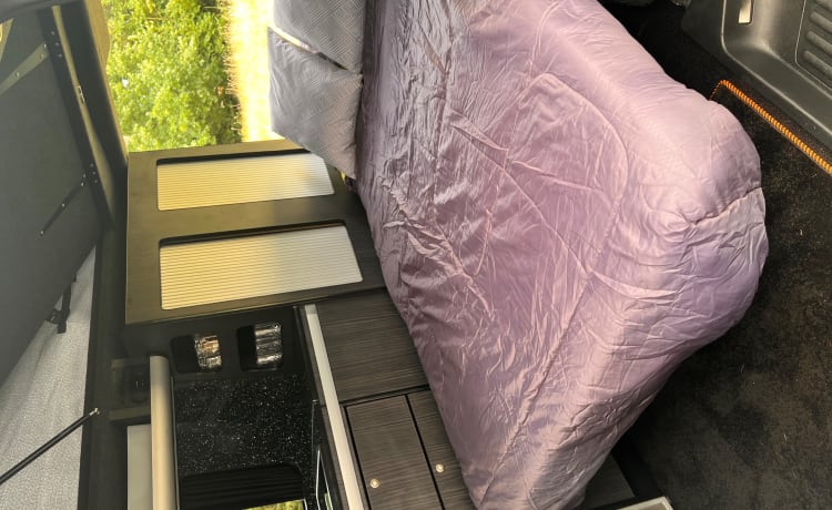 Snug Dub – 4 berth Volkswagen campervan from 2015