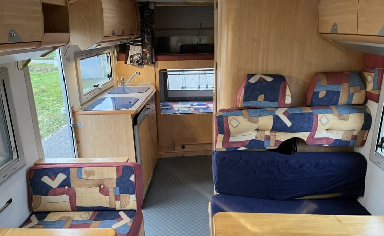 Fiat Ducato camper met stapelbed 