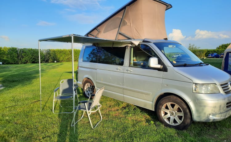 4p Volkswagen campervan uit 2005