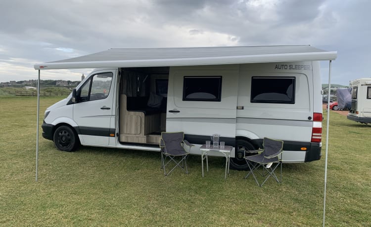 The Spirit of Scotland – Liberté d'Écosse dans notre Mercedes 2 couchettes, toilettes et douche avec assurance gratuite