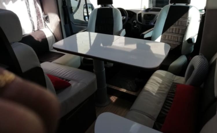 F2-Ford transit benimar, FULL option, 160pk, 5 gordels, 6 slaapplts – Top camper FORD Benimar, opzione FULL, 160pk, 5 posti, 4 posti letto