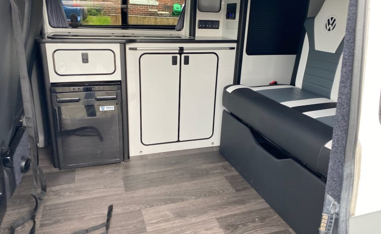 Fin – 4 berth 2020 Volkswagen T6.1 campervan with pop top 