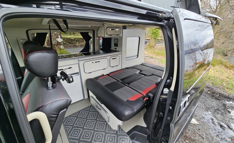 Knight Rider!  – Camper Nissan a 4 posti letto del 2008