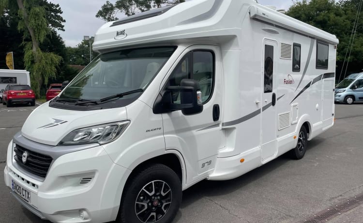 Holistic Moto – 4 berth Fiat semi-integrated from 2020