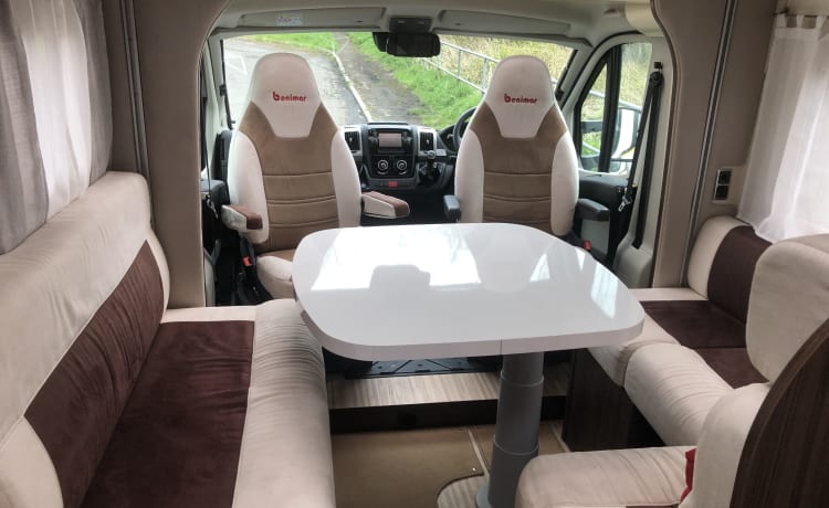 Beni – Drive and enjoy, in our comfy and compact motorhome.