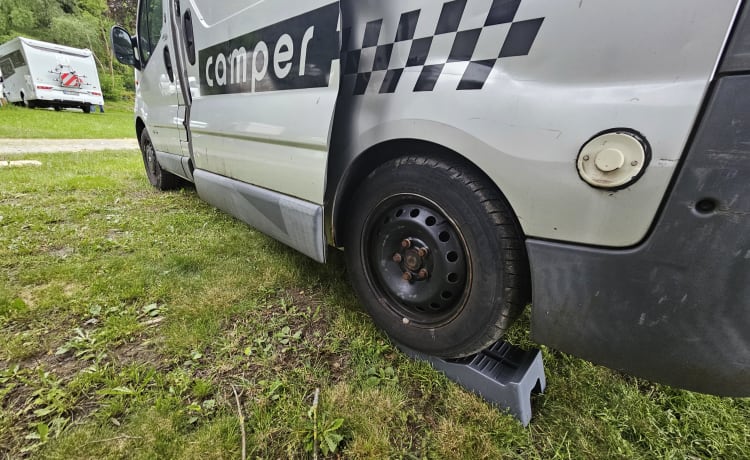 Pedro – 5,2 m de longueur. Douche à bord. Hivérisé. 39,70 MPG sur autoroute.