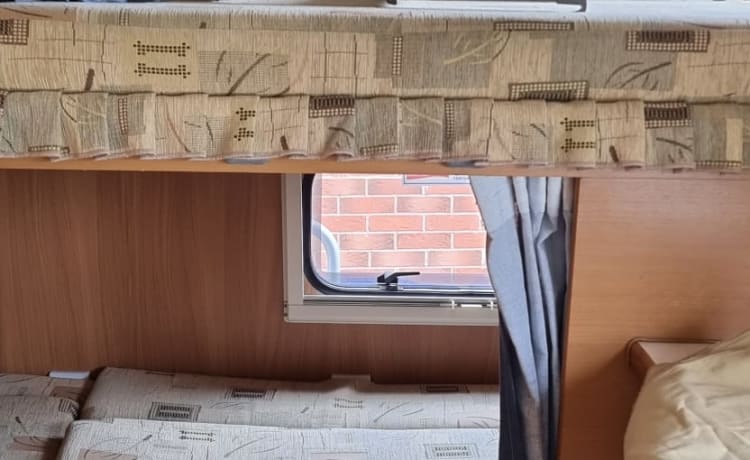 Andy – Wohnmobil mit 6 Schlafplätzen und 6 Sitzplätzen zu vermieten