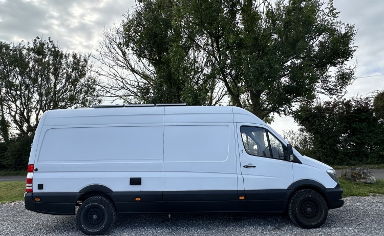 Fully off-grid Mercedes Sprinter conversion with offroad tyres