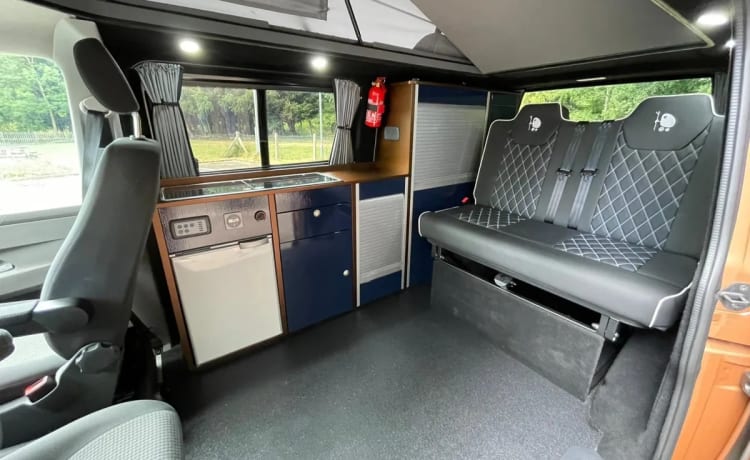 YS71WTG NOMAD –  4 Berth Nomad Camper Romford -Romford