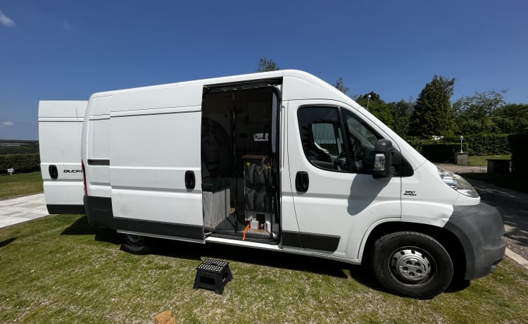 Busje naar Zuid Lara – Heerlijke zelfbouw camperbus voor 2p