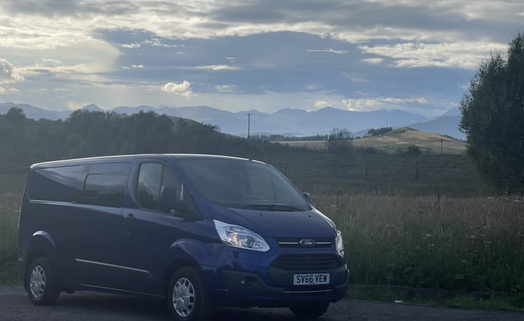 Transit Custom LWB - Cuisinez à l'intérieur ou à l'extérieur avec un espace de travail de cuisine coulissant !