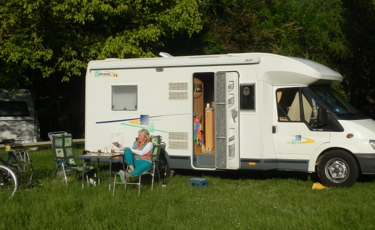 Welcome 74 – Schöner 2-Personen Chausson "Freiheit und Komfort auf Rädern" für den B-Führerschein