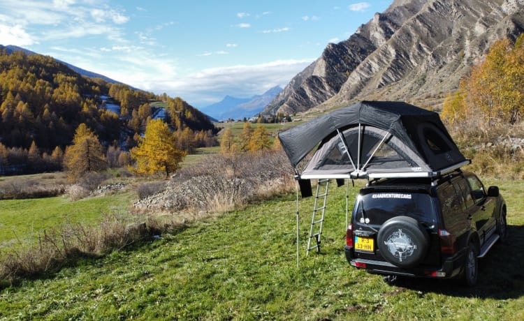 4x4 Mitsubishi Pajero avec grande tente de toit