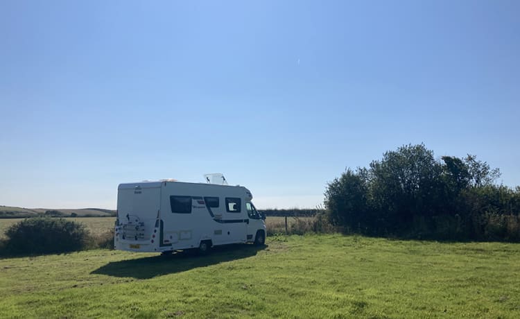 Eddie – Easy from Heathrow & C. London. Caravan park or Off-grid. Wifi included  