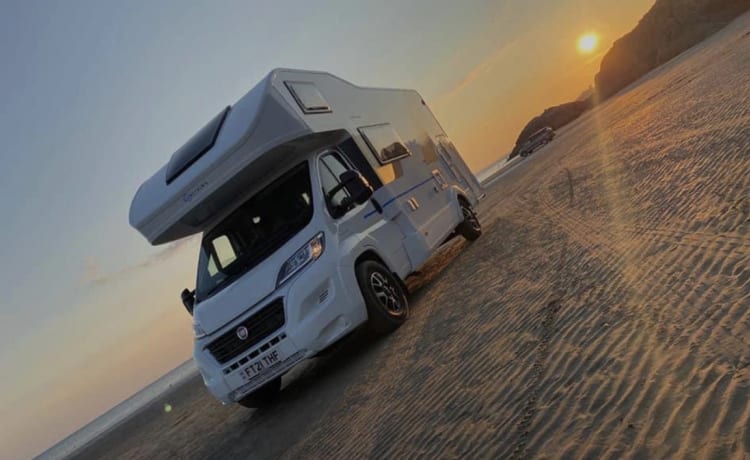 Perfect family motorhome  – 7-persoons Sun Living alkoof uit 2021