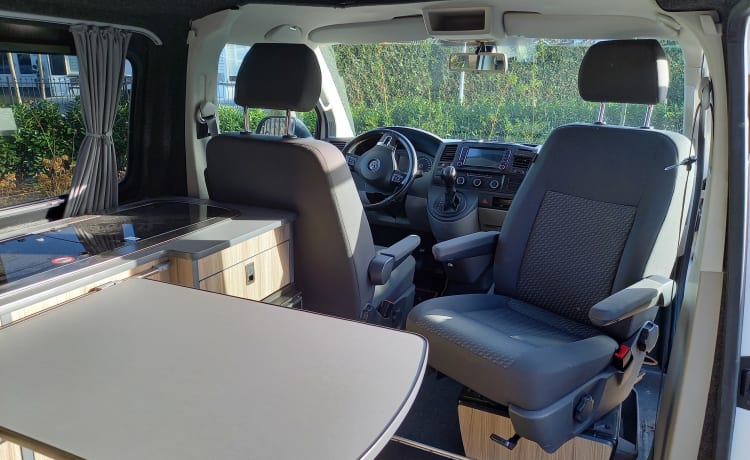 Rinus – 4p Volkswagen t5 150 pk automaat buscamper