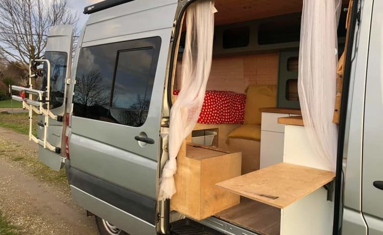 Roulez_Rudi – 2p Mercedes campervan uit 2015