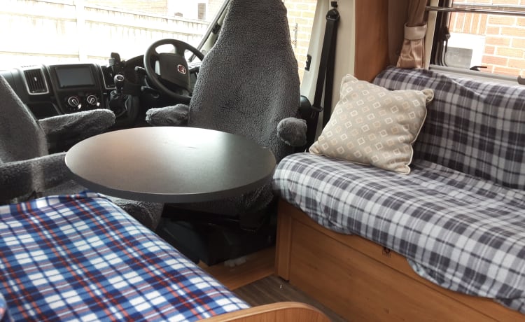 Albatross Mac – 4 berth pet friendly Autotrail Apache 2014