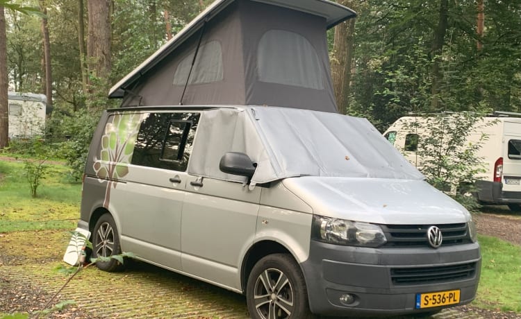 Saampjes – 4/5 Person Volkswagen T5 from 2012