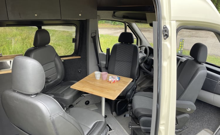 Mercedes-Benz Sprinter Adventure Camper 4 personnes