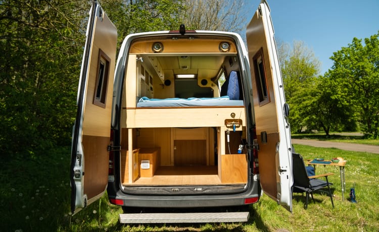 Bamboo Sprinter with Lovely Bed and Outdoor Shower!