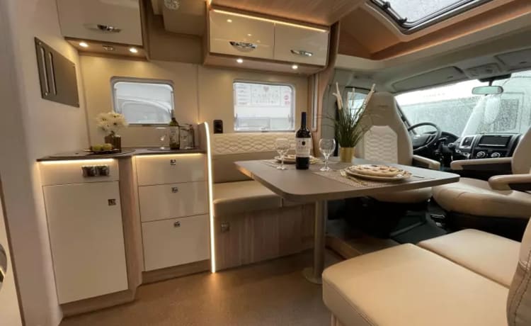 Campi – Luxe 2p Bürstner Lyseo Harmony Line camper, half-integraal uit 2019