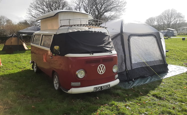 Poppy – Volkswagen Wohnmobil mit 2 Schlafplätzen aus dem Jahr 1971