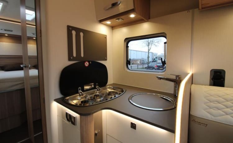 Campi – Luxe 2p Bürstner Lyseo Harmony Line camper, half-integraal uit 2019