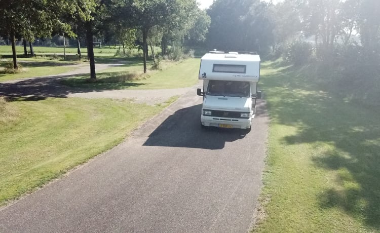 Grande camper per 6 persone in affitto. LMC Libertà