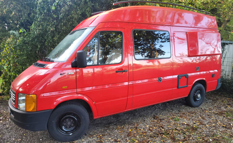 Big Red – 4p Volkswagen bus from 1999